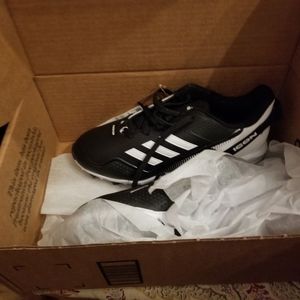 Brand new. Never worn. Size 6 boys cleats.